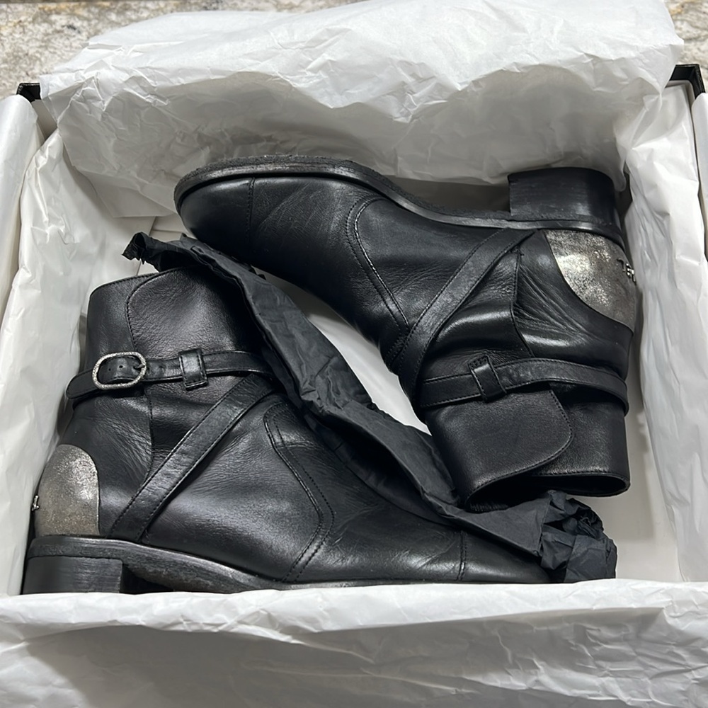 CHANEL   Black Leather Women's Boots - Picture 16 of 17